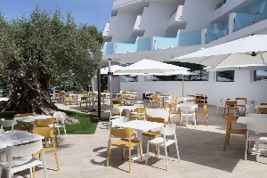 Restaurant/bars
