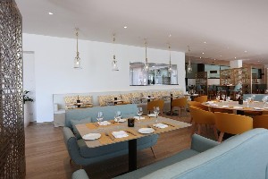 Restaurant/bars