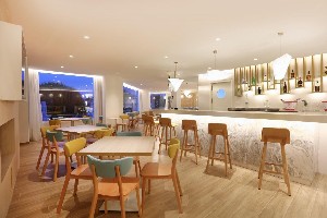 Restaurant/bars