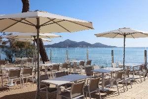 Restaurant/bars