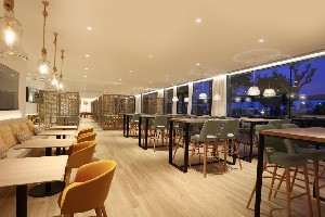 Restaurant/bars
