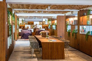 Restaurant/bars