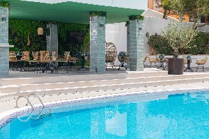 Pool Bar