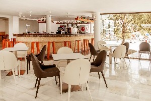 Restaurant/bars
