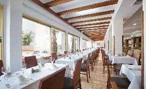 Restaurant/bars