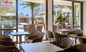 Restaurant/bars
