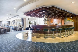 Restaurant/bars