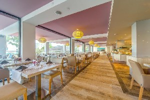 restaurant/bar