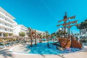 Hotel s bazénem a vodními atrakcemi