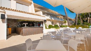 Restaurant/bars