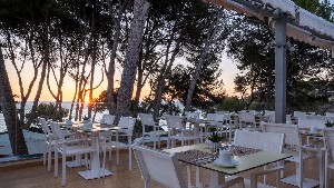 Restaurant/bars