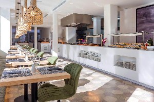 Restaurant/bars
