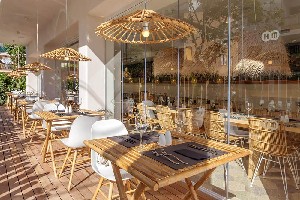 Restaurant/bars