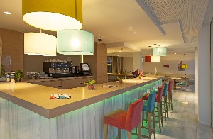 Restaurant/bars