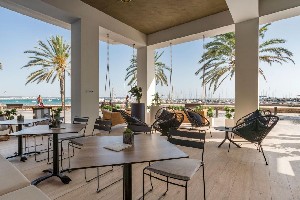 Restaurant/bars
