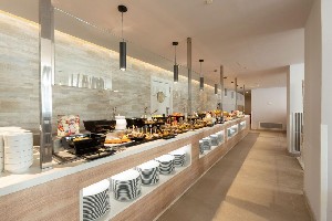 Restaurant/bars