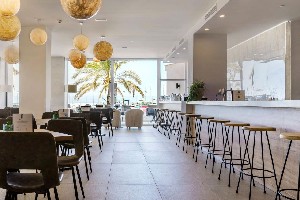 Restaurant/bars