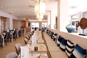 Restaurant/bars