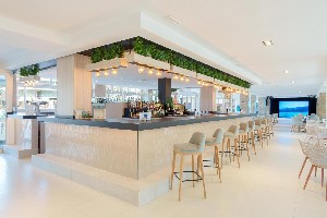 Restaurant/bars