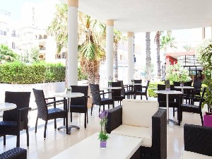 Restaurant/bars