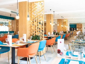 Restaurant/bars