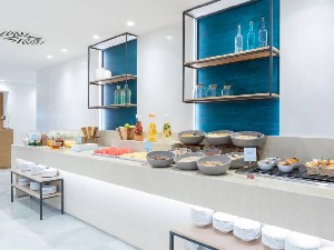 Restaurant/bars
