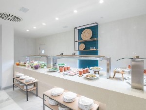 Restaurant/bars