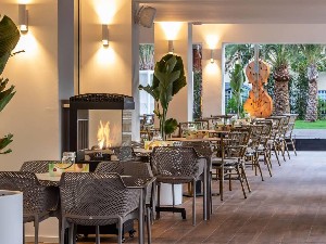 Restaurant/bars
