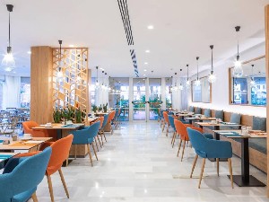 Restaurant/bars