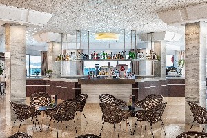 Restaurant/bars