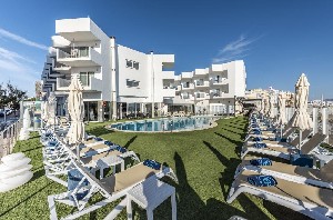 Hotel cu piscină