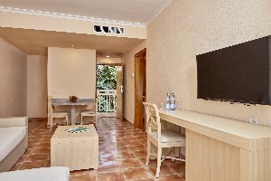 1 Bedroom Suite (SwimUp-PoolTerrace)