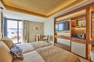 Junior Suite Side Sea View