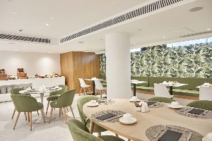Restaurant/bars