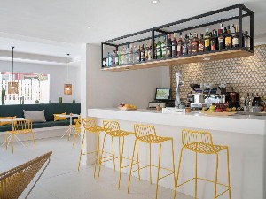 Restaurant/bars