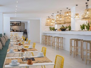 Restaurant/bars