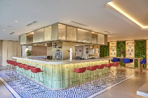 Restaurant/bars