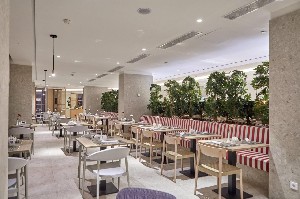 Restaurant/bars