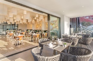 Restaurant/bars