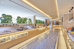 Restaurant/bars
