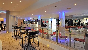Restaurant/bars