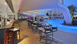 Restaurant/bars