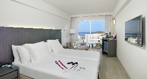 Party Sea View room