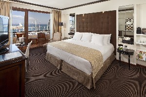 Red Level Premium Room Clasic Style