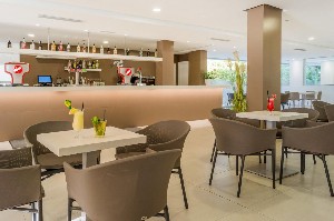 Restaurant/bars