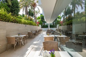 Restaurant/bars