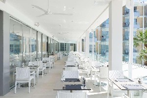 Restaurant/bars