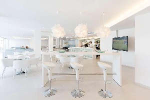 Restaurant/bars