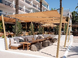 Restaurant/bars