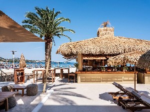Restaurant/bars
